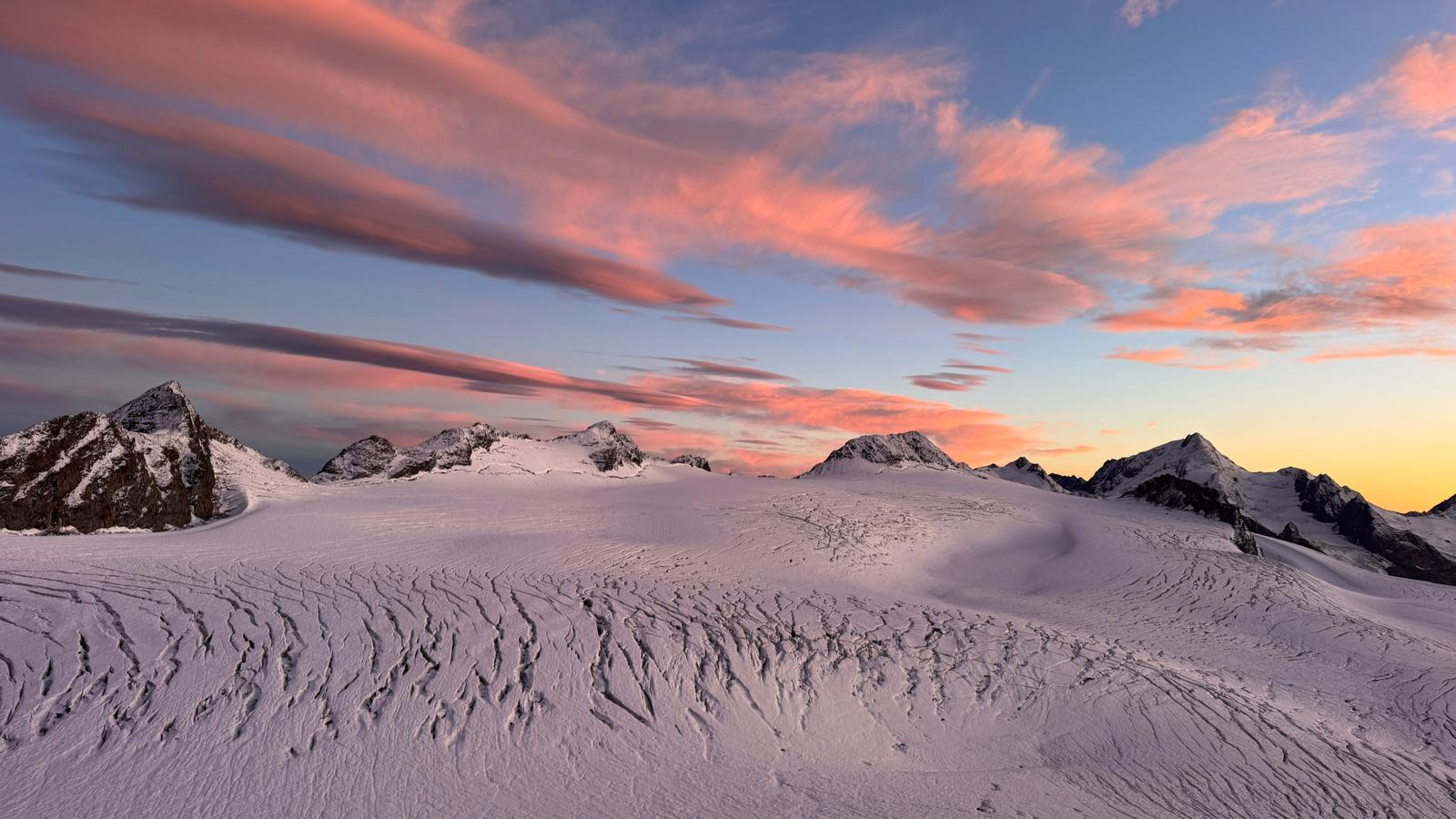 Blick vom Brandenburger Haus über die Gletscher der Ötztaler Alpen