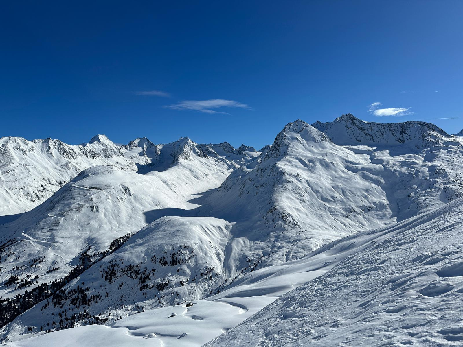 Zwei Skitourengeher unter dem Manigenbachkogel
