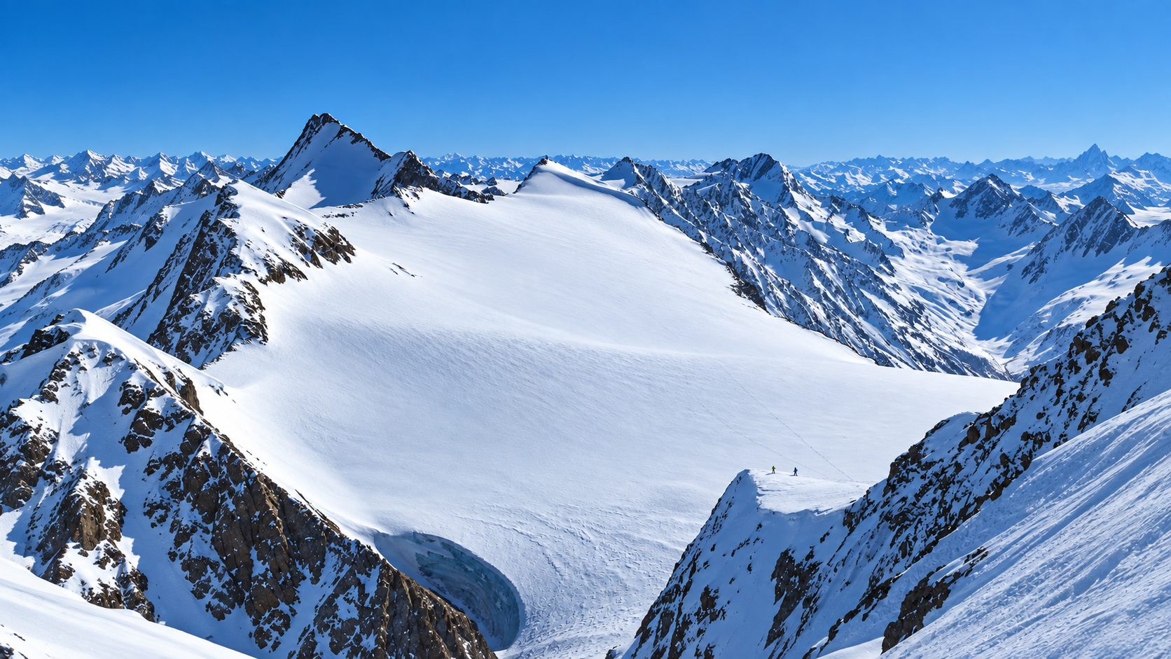 High-alpine ski traverse through the Ötztal Alps